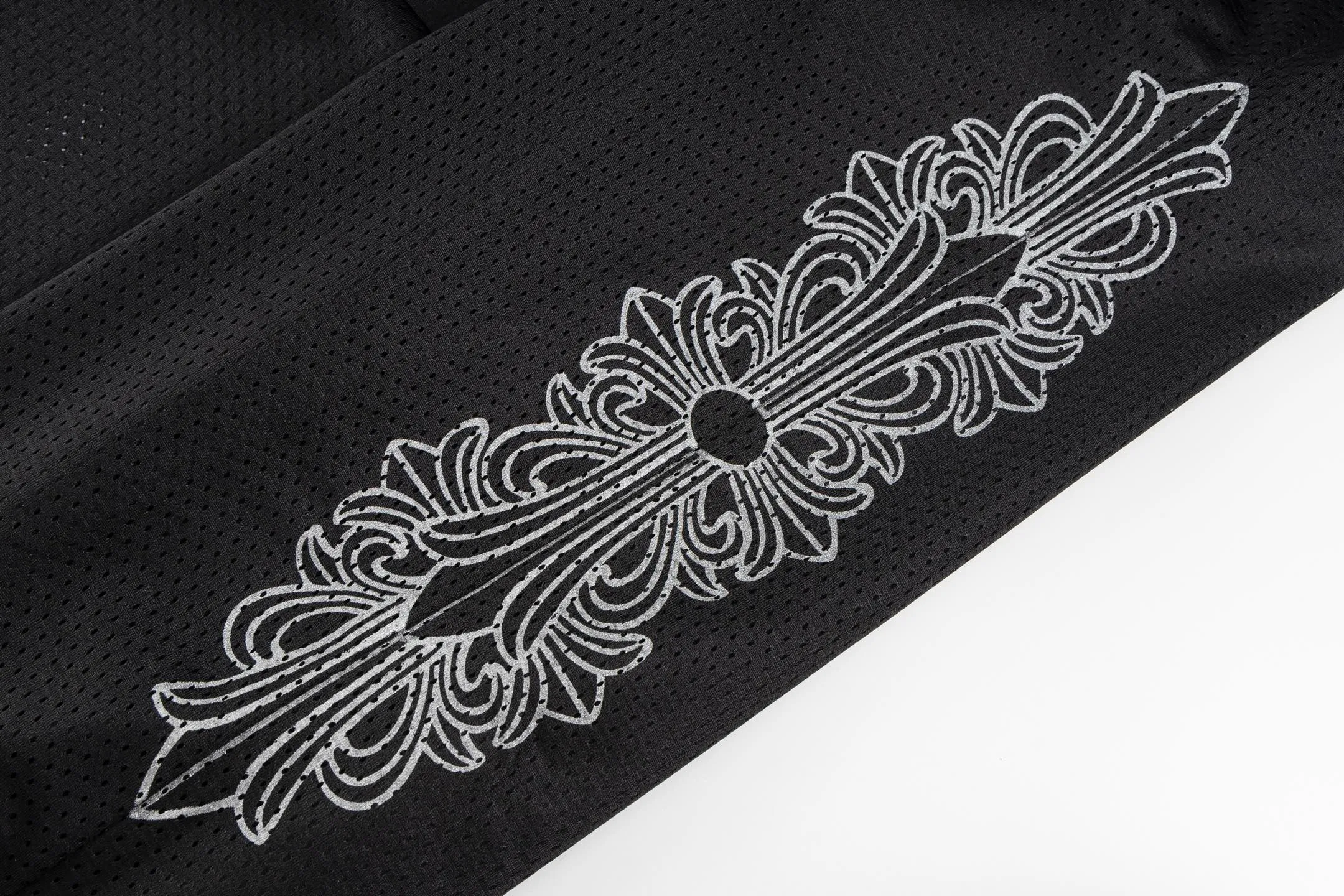 🅿️380 [Exclusive supply] CH Kroxin Sanskrit mesh hockey trousers are made of high-quality cotton fabrics and selected black mesh fabrics, showing a unique sports style. The straight cut design and mid-waist silhouette can naturally modify the leg lines when worn. The black base fabric is printed with the brand's iconic letter pattern. The pattern is clear and three-dimensional. The environmentally friendly printing and dyeing process is used to ensure that the color is long-lasting and does not fade. The waistband is equipped with the brand's exclusive metal fasteners, and the details are exquisite. The inner stitching is flat and firm, and all seams are reinforced to improve durability. The trousers are slightly tapered and matched with the unique sports elements of the hockey jersey series, maintaining a casual style without losing a sense of fashion. The overall weight is moderate, suitable for daily wear in autumn and winter. The fabric has been pre-shrunk and will not deform easily after washing, keeping the shape stable. Size:S/M/L